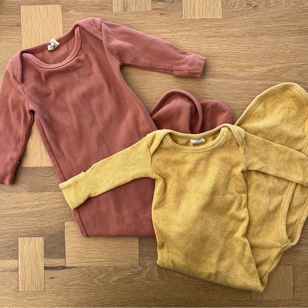 Mushie Ribbed Knotted Baby Gown in 0-3 months